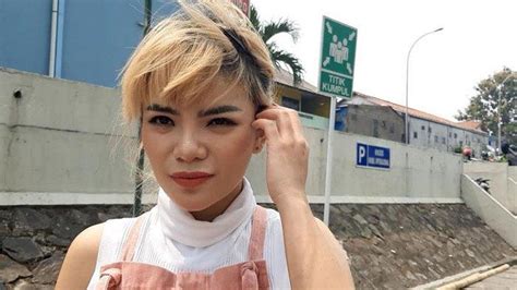 Dinar candy (@dinarcandy25) on tiktok | 2.5m likes. Foto Syur Disebar Cowok Bule, Dinar Candy Kumpulkan Korban Lainnya yang Ditipu SKW - Tribun Kaltim