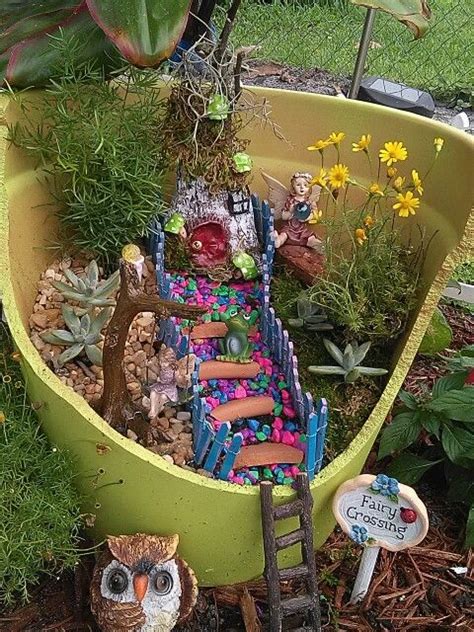 The website with the homepage cracked pot gardener provides content on the pages garden tours, french potato salad with guest chef kate yoho and the girls get a new coop. Fairy cracked pot garden | Broken pots, Fairy garden, Mini ...