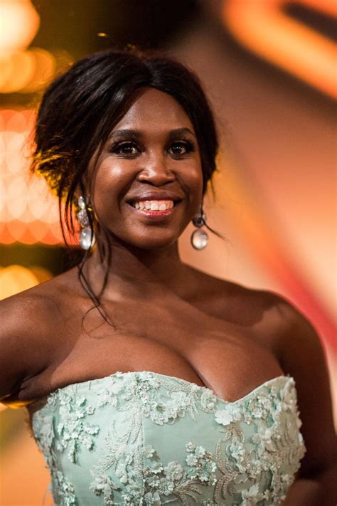 Motshegetsi 'motsi' mabuse is a south african dancer who joined strictly as a judge in 2019. Motsi Mabuse - Starporträt, News, Bilder | GALA.de