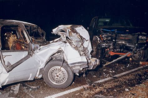 New jersey police officers are facing termination after being filmed kicking an innocent car crash victim who was on fire after fleeing the burning wreckage. Car Crash Victims Still In Seats - Test