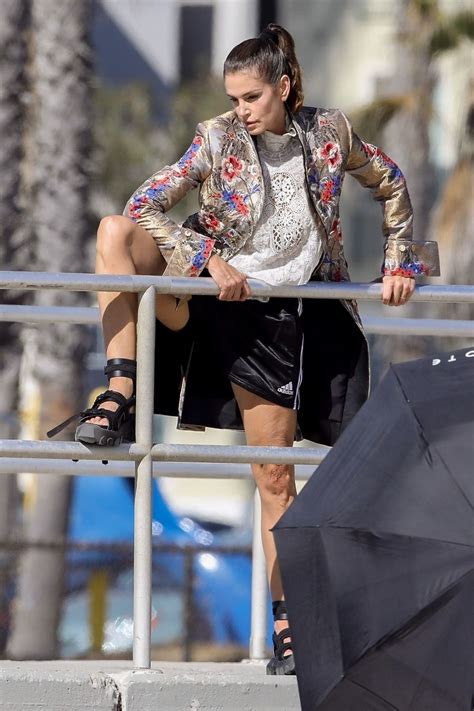 Для просмотра онлайн кликните на видео ⤵. CINDY CRAWFORD on the Set of a Photoshoot in Santa Monica ...