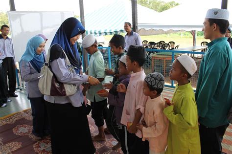 Laporan lawatan ke rumah anak yatim 1.1 tema: Lawatan & Sumbangan kepada anak yatim Al-Munirah, Gurun ...
