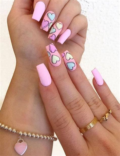 Encontrarás desde uñas acrílicas, uñas de gel, uñas postizas, uñas en punta, uñas de porcelana o uñas vintage. 15 Valentine's Day Heart Nail Art Designs 2021 | Fabulous ...