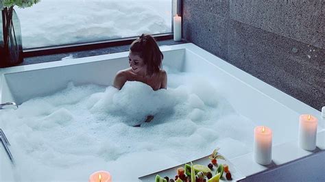 Tiefer fick indische pussy nah gefilmt und ausgestellt gratis nackte frauen. Sarah Lombardi hot: Fast-Nackt-Shooting in der Badewanne ...