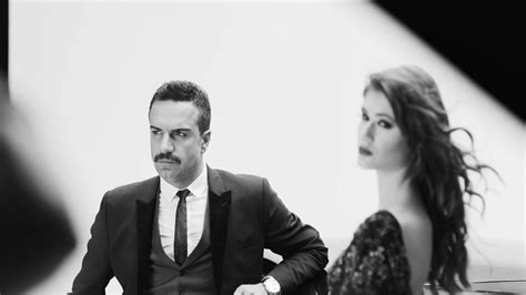 Evlenmek için gün sayan şeyma subaşı, mısırlı sevgilisi mohammed alsaloussi'nin doğum gününü romantik bir mesaj ve aşk dolu karelerle kutladı. Berdan Mardini Yiğit Yaralı Olur Klibinden Kareler