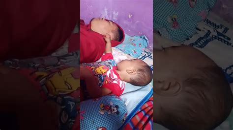 Perkembangan bayi usia 11 bulan yang dapat anda pelajari. kejahilan bayi umur 6 bulan 24hari - YouTube