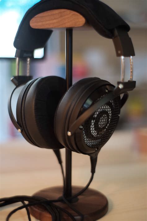 Identiska med ksc75, enda skillnaden är att dessa är svarta och har inbyggd mikrofon. Koss ksc75 mmcx tutorial : headphonemods