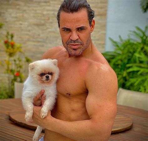 Eduardo costa é o nome artístico de edson vander da costa batista (abre campo, 13 de dezembro de 1979) é um cantor e. Eduardo Costa faz maquiagem definitiva para realçar os ...