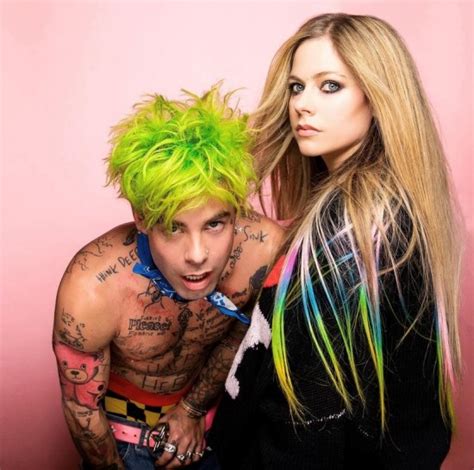 Jun 21, 2021 · avril—who double dated with megan fox, machine gun kelly and mod sun in march—scored the exclusive invite to billie eilish's 18th birthday party last year. Mod Sun e Avril Lavigne insieme: ascolta Flames!