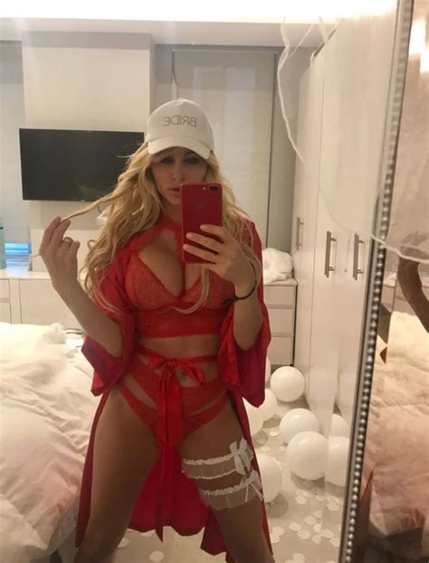 Vicky xipolitakis debutó en la pista de bailando con el ritmo de música disco, pero no le fue muy bien: Un fuego: la foto de Vicky Xipolitakis en lencería hot en ...