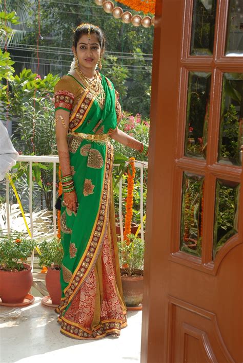 Beautiful indian girl in saree, kolkata, india. indian actress hot pics: indian girls hot in saree