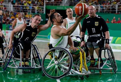 Depois de 16 anos sem participar dos jogos olímpicos, a seleção brasileira masculina de basquete conseguiu uma vaga para as olimpíadas de londres de 2012. Brasil perde para Alemanha, mas vai às quartas no basquete ...