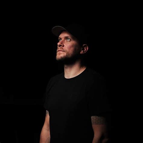 Alignment askew is one of the variant adventures of the grandfather acorn (spurt) in the campaign the running. John Askew - DJ, producer