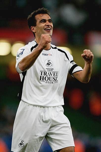 Roberto martinez ретвитнул(а) russell wilson. Roberto Martinez of Swansea City celebrates winning the ...