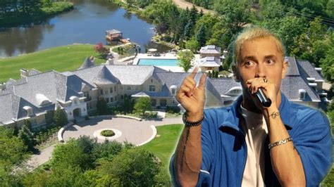 Marshall mathers, known as eminem to millions, resides in a 15,129 square foot mansion in rochester hills, a wealthy suburb of detroit. Vila de lux a lui Eminem, de vânzare. Are șase dormitoare ...