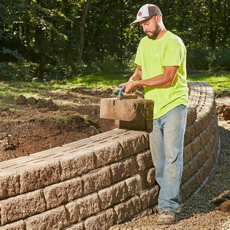 How to Build a Sturdy Retaining Wall That Will Last a Lifetime