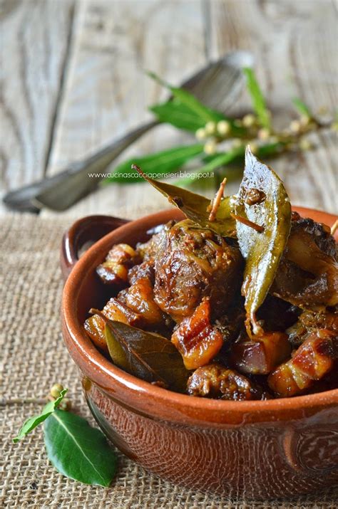 Si tratta di un piatto cucinato spesso nel periodo natalizio, non tanto perchè rappresenti un piatto tipico delle festività quanto perchè tradizionalmente i contadini toscani, come ancor'oggi la mia famiglia. Fegatelli di maiale: tradizione toscana | Cucina ...