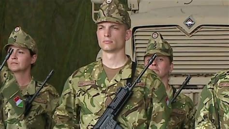 Výcvik v británii gáspar orbán podstoupil pouhé dva měsíce poté, co se stal profesionálním vojákem maďarské armády. Orbán Viktor fia, Gáspár beállt honvédnek | Délhír Portál