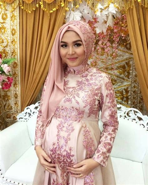 Jadi jika ingin mencari model kebaya modern. Inspirasi kebaya ibu hamil @gebrinaa Makeup hijab by ...