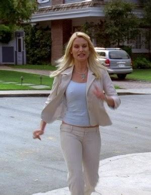 Smoked salmon for breakfast : Nicollette Sheridan nue, 27 Photos, biographie, news de stars | LES STARS NUES
