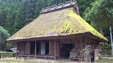 茅葺き屋根の家 山口県 - YouTube