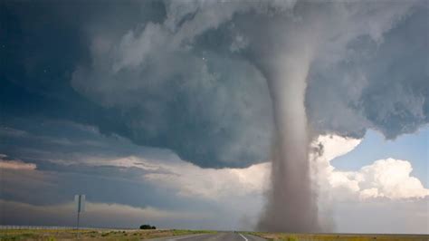 38 tornado deutschland premium high res photos. Zerstörung durch Tornado - Jetzt kommt das Wetter-Chaos ...