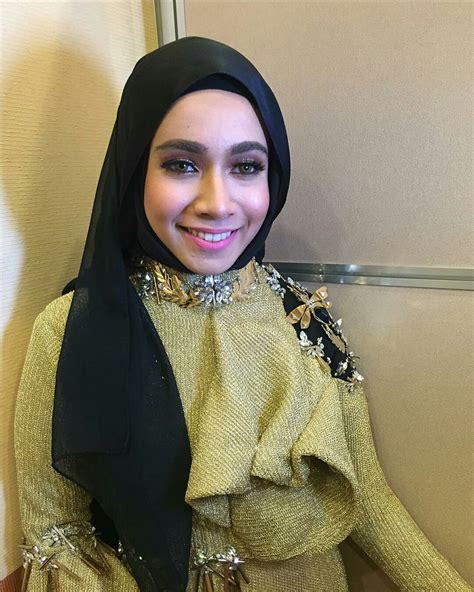 For selling her nasi lemak under an apparently saucy label 'nasi lemak anak dara', business owner siti hajjar ahmad admitted she has been harassed with lewd calls and even lewd pictures from errant males. Nasi Lemak Cinta Shah Alam - Soalan Mudah w