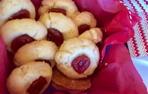 To promote the idea that puerto rican culture and cuisine doesn't reside solely in the resorts of san juan, and that. Traditional Puerto Rican Christmas Cookies : Easy ...