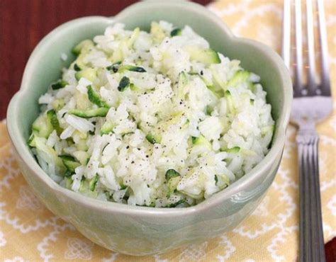 El arroz integral se cocina de forma diferente al arroz blanco y aunque parece que lo mas usual es dejarlo un tiempo en remojo, yo he ido probando para cocer 1 kg. Receta de Arroz con calabacín | Recetas de arroz blanco ...