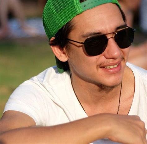 Tatilde iken puncak o dolken o kaldığını villanın hollandalı sahibinin adını. Adipati Dolken ♥ (Dengan gambar) | Adipati, Gelap
