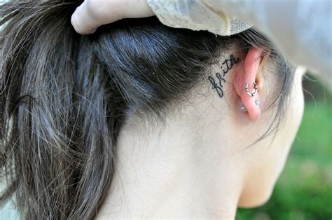 25 cute behind the ear tattoos you'll want to copy asap. Pin by Jennifer on *My Style* | Cancer ribbon tattoos ...