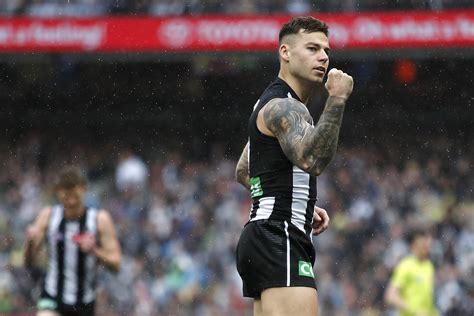 Jamie elliott (born 21 august 1992) is a professional australian rules footballer playing for the collingwood football club in the australian football league (afl). Buckley provides updates on Elliott and Grundy - collingwoodfc.com.au