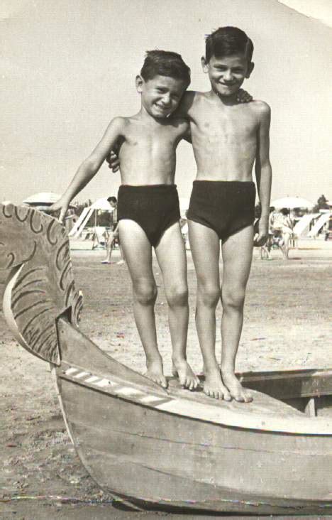 E' scomparso questa mattina in spiaggia, nei pressi dello stabilimento bora bora, un bambino di sei anni. Lettera ad un fratello improvvisamente scomparso ...