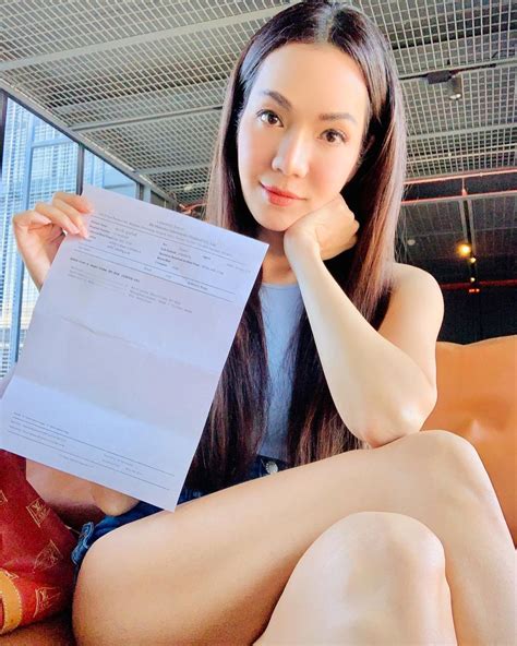เรียกว่าทำเอาอินสตราแกรมไฟลุกอีกแล้ว เมื่อล่าสุดคุณแม่สายเซ็กซี่ อ๋อม สกาวใจ พูนสวัสดิ์ ออกมาอวดหุ่นแซ่บขาเรียวสวย กับชุดวันพีซ แต่ก็. อัลบั้มภาพ อ๋อม สกาวใจ เครียด ไมเกรนขึ้น เสพข่าว โควิด 19 หนัก ถึงขั้นแอดมิต