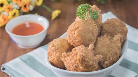 Tinggal goreng, pisang goreng kremes pun siap disantap. Dayya Mesin