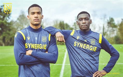 Randal kolo muani (1998 5 aralık doğumlu) bir fransız profesyonel futbolcu bir şekilde oynar ileri için ligue 1 kulüp nantes ve fransa u21 milli takımı. FC Nantes : une fin de saison sans Randal Kolo Muani et ...