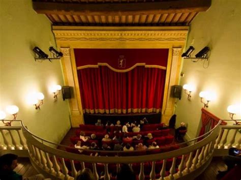 Die westlichen ortsteile wie z. L'antica tradizione toscana della veglia al Teatro Regina ...