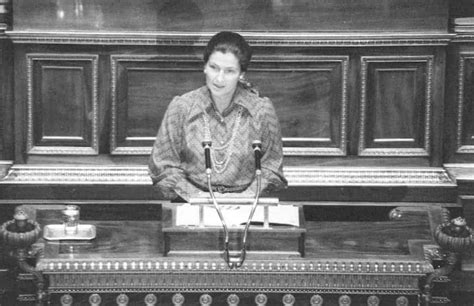 Le président emmanuel macron prononce son éloge funèbre et annonce que simone veil « reposera avec son époux au panthéon ». The Last Woman Guillotined in WWII France Risked Her Life ...