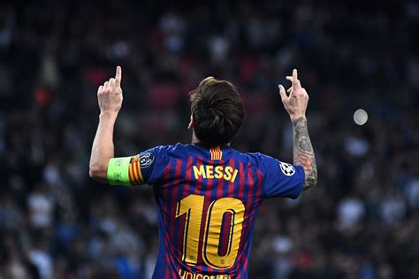 It's important to note that this even this more animated, visible messi is still a curiously remote figure. FC Barcelona: Lionel Messi hofft auf Verbesserungen nach ...