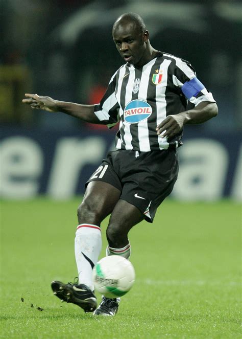 Biographie de lliliam thutam recordman des selection en equipe de france et un defenseur hors pair. Lilian thuram (41.5m). parma --> juventus | MARCA English