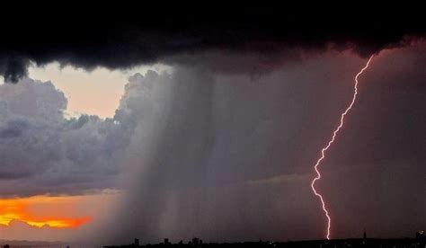 W sieci nie brakuje stron, które zajmują się analizowaniem danych meteorologicznych i prognozowaniem, gdzie i kiedy w ciągu najbliższej doby mogą. Ostrzeżenie IMGW. Gdzie jest teraz burza? [mapa burzowa ...