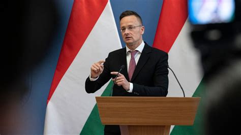 Hol van már orbán, aki megilletődött attól, hogy összefutott a magyar csapatkapitánnyal! Szijjártó megmagyarázta, mit keresett egy zárt kapus ...