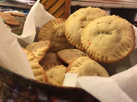 Enjoy grandma mcilmoyle's raisin filled cookies (source: Old Fashioned Raisin Filled Cookies / High Altitude ...