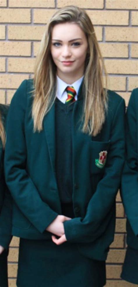 Young 18 year old fingering her tight pussy. Người mẫu 13 tuổi hứng chịu "búa rìu" dư luận