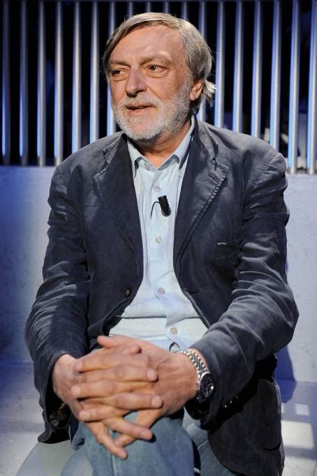 Al fianco di gino strada c'è sempre stata la moglie teresa sarti insieme alla quale è diventato padre della figlia clelia nata nel 1979. Buon compleanno Gino Strada: il fondatore di Emergency ...