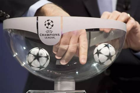 Encore moi et mes problèmes alors là mon problème c'est le tirage au sort pour les huitièmes de finale de la ligue des champions. Les Groupes de la Champion's League européenne