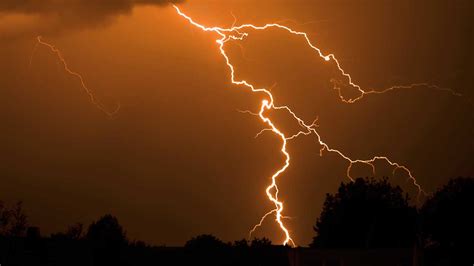 Bouřka, blesky gify ke stažení… SurgeAssure Surge Protection: Lightning claim averages on ...