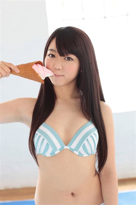 Share a gif and browse these related gif searches. AKB48 峯岸みなみ 写真集 ( AKB48 ) - はっちゃんのパラレルワールド ...