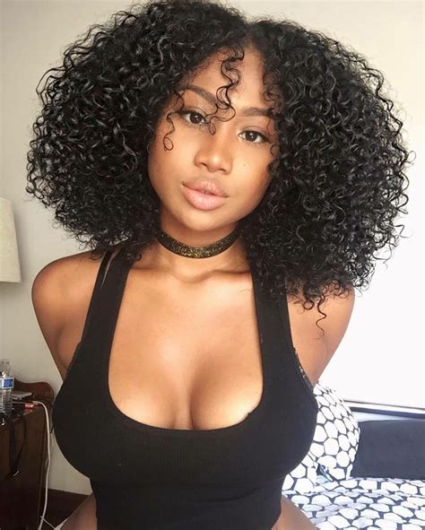 Short hair was fairly popular throughout the 60s, but the 70s and 80s favored different hairstyles. Beautiful 😍😍😍 | Curly hair styles, Natural hair styles ...