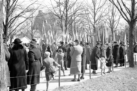 1st of may has been a public holiday since 1938 in sweden. Nyköpings kommuns Bildarkiv · NKBFA DS1928 - Första Maj tåg vid Teatern.